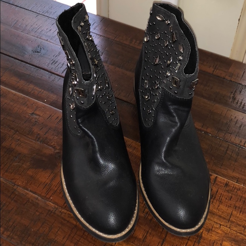 Boots - Picture 1 of 3